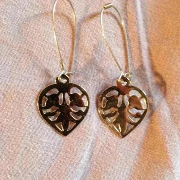 Pretty dangling silver heart earrings! - Picture 1 of 5